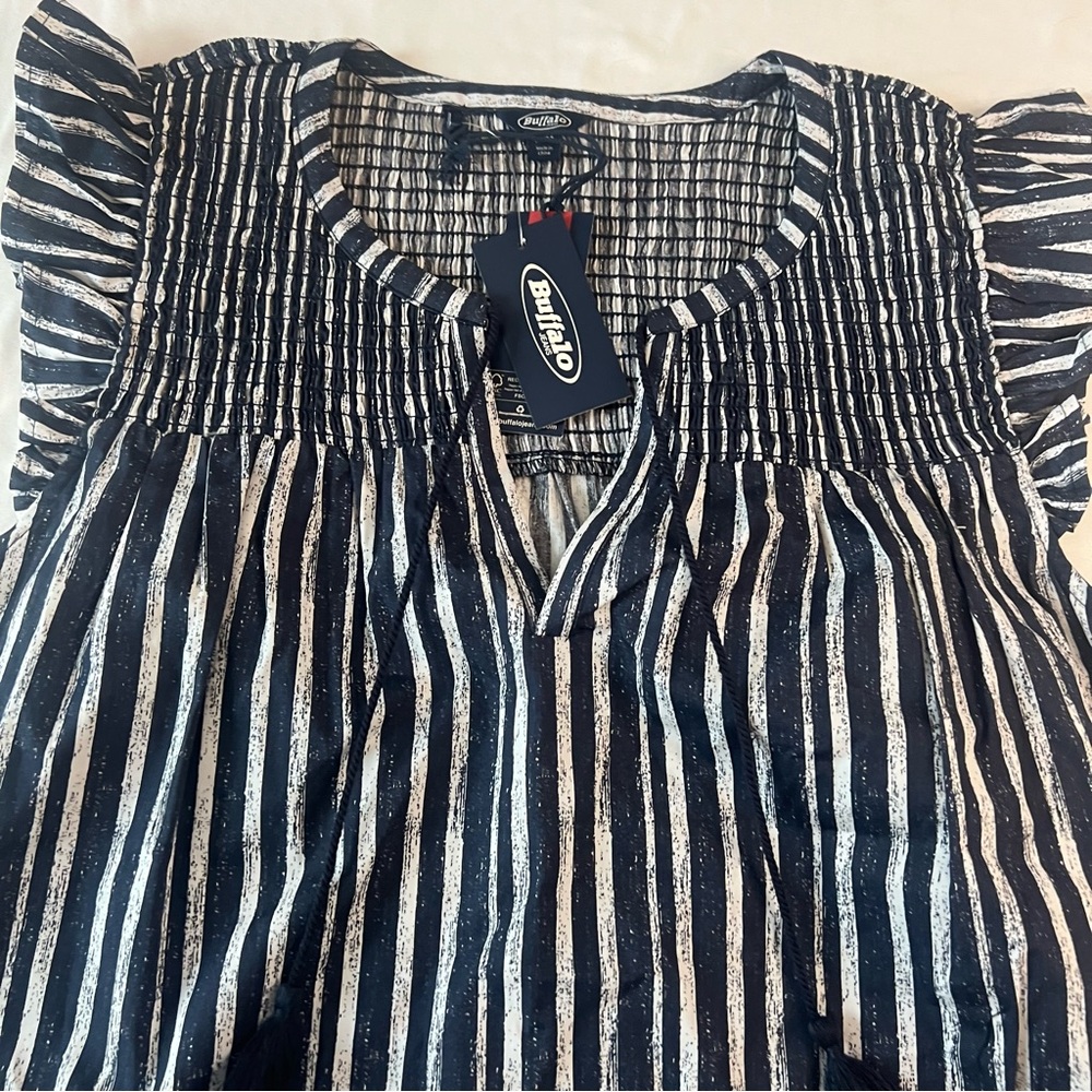 Buffalo David Bitton Suttonella Smocked Stripe Blouse NWT Medium - Picture 3 of 6